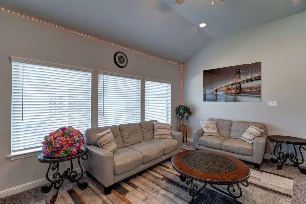 Lakeview Mansion A Chic Estate