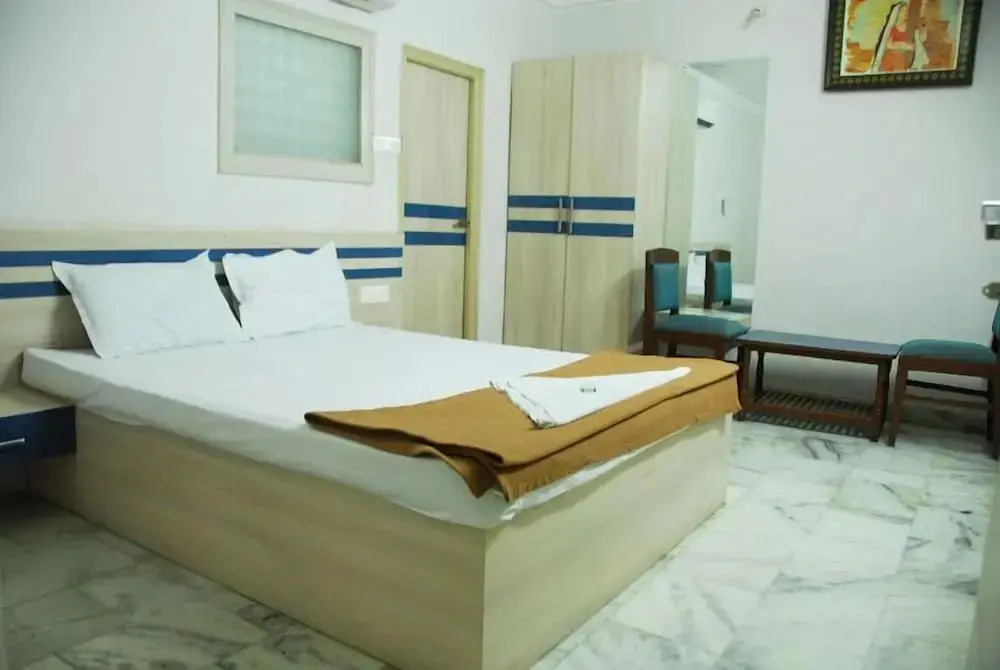 OYO 13494 Hotel Nakshatra Inn