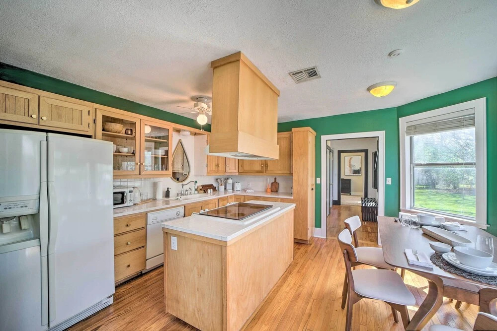 Amazing Musical Abode in Expo Square Neighborhood!