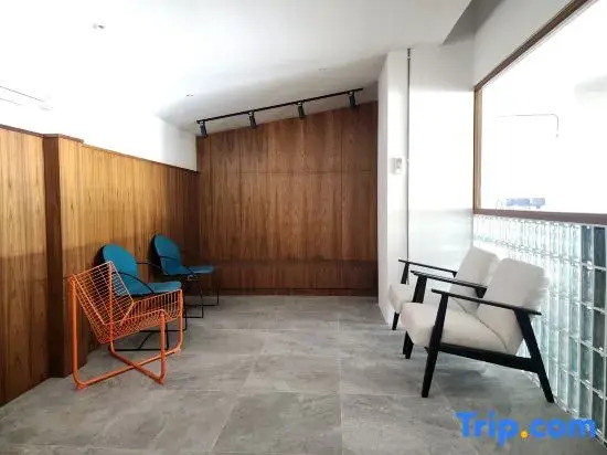 Q Space Sathorn - Narathiwas 18