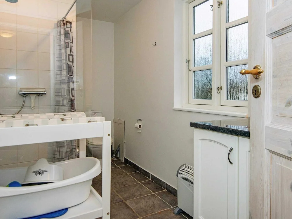 6 person holiday home in Broager