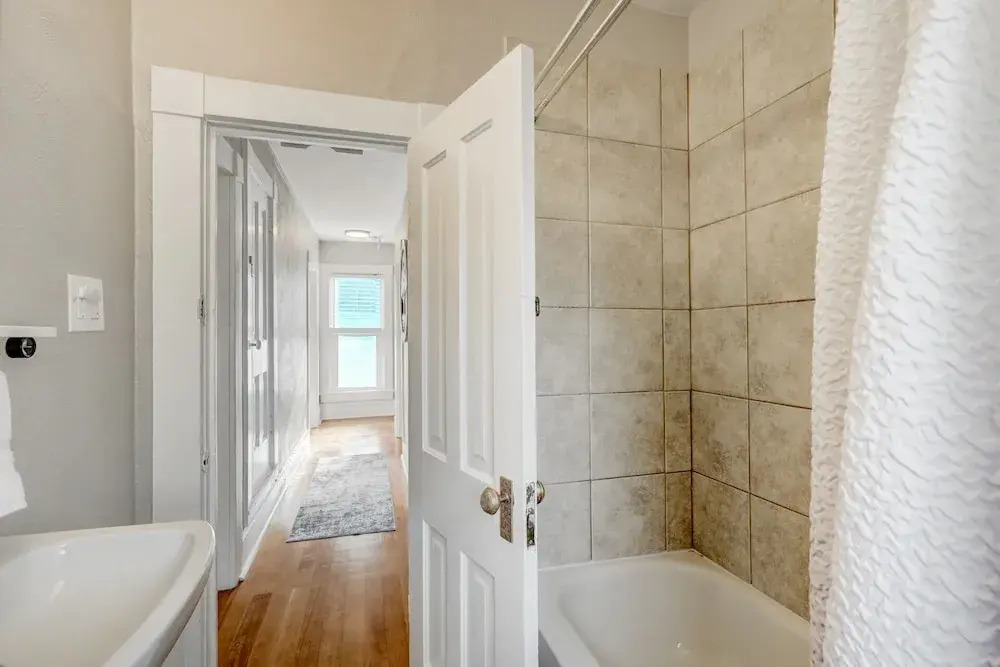 Downtown Getaway With Balcony King Beds