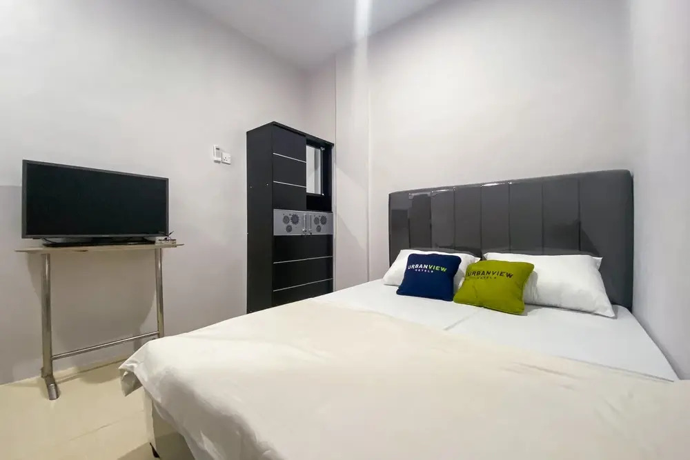 Urbanview Hotel near DC Mall Crown Homestay Batam
