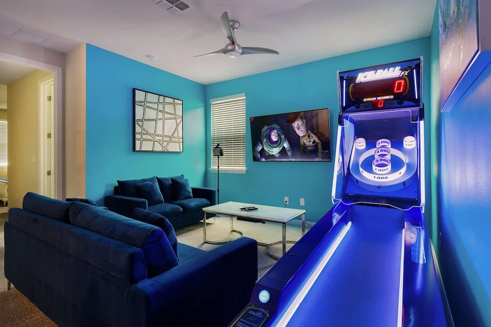 Sr016v: 9 Bed, Social Media, Pandora, Ping Pong