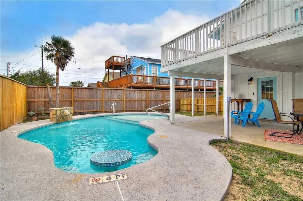 A Big Nauti 5 Bedrooms 2 Bathrooms Home