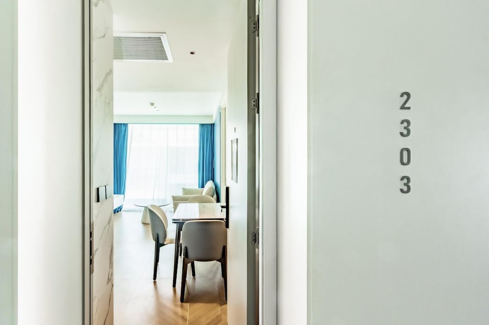Unit 2303 Beachfront Pool-facing + Sea View