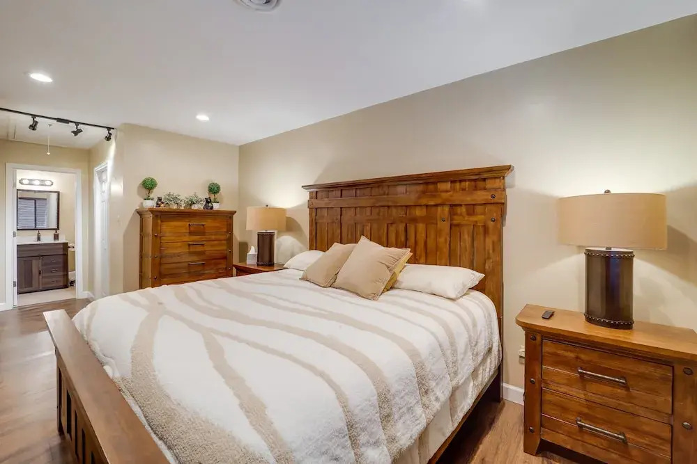 Mtn-view Condo w/ Lookout Deck in Banner Elk!