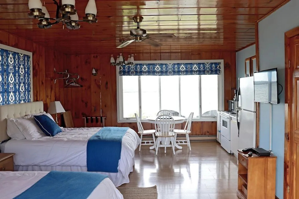 Friars Bay Inn & Cottages