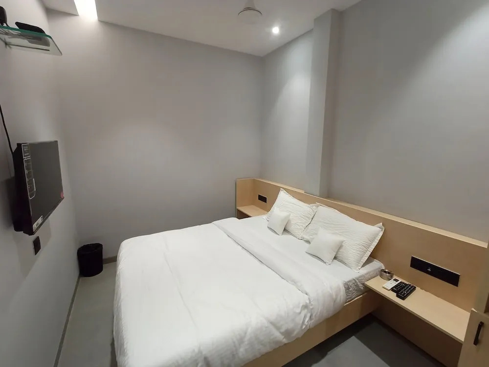 Hotel Golden Suites - Near Nesco