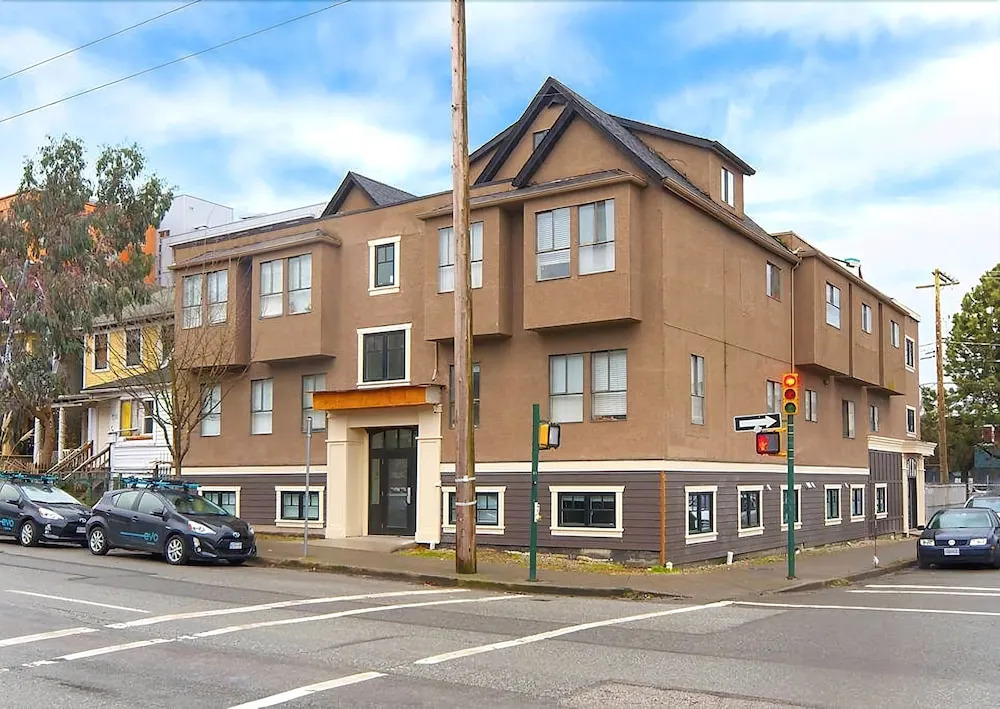 Cozy 2BR in Downtown Vancouver by Namastay