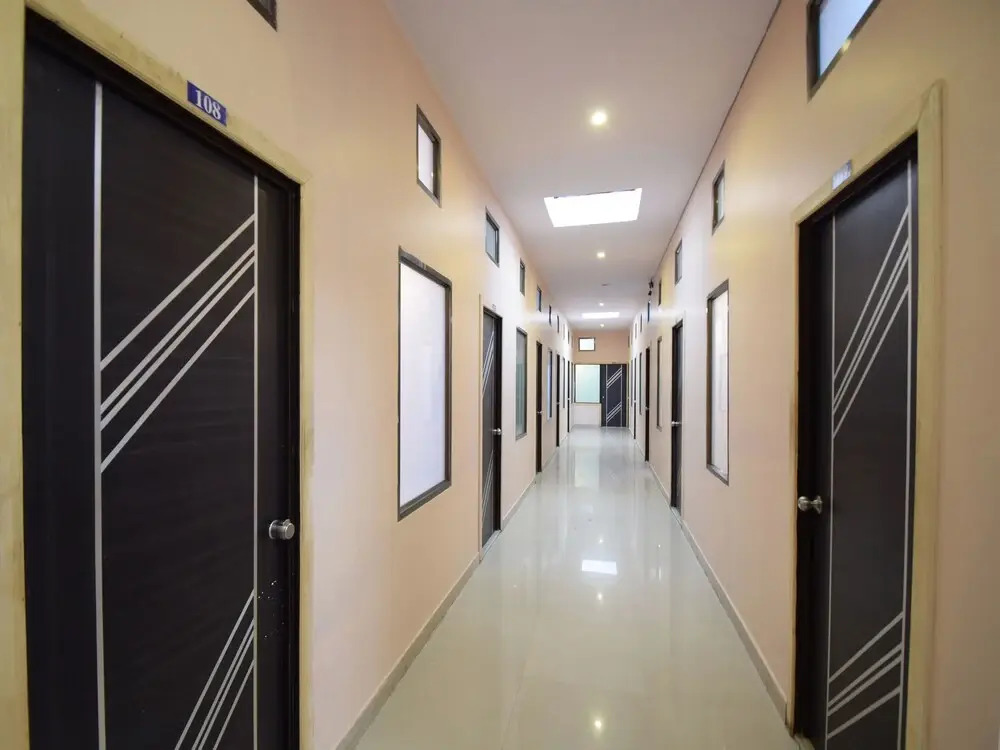 OYO 23196 Hotel Yash Meridion