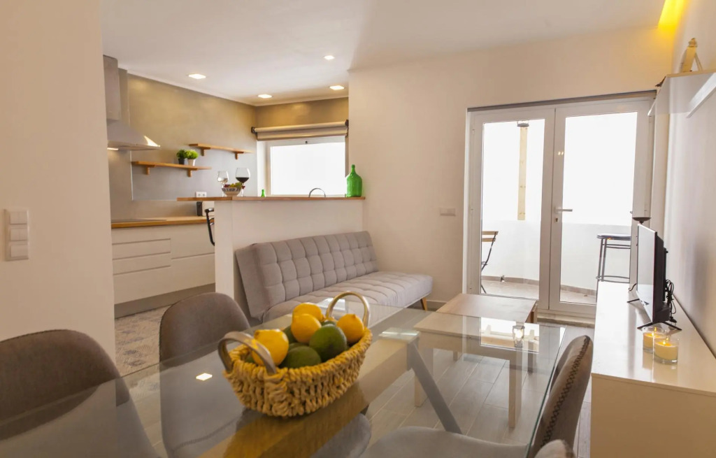 B38 - Tamar & Patio
