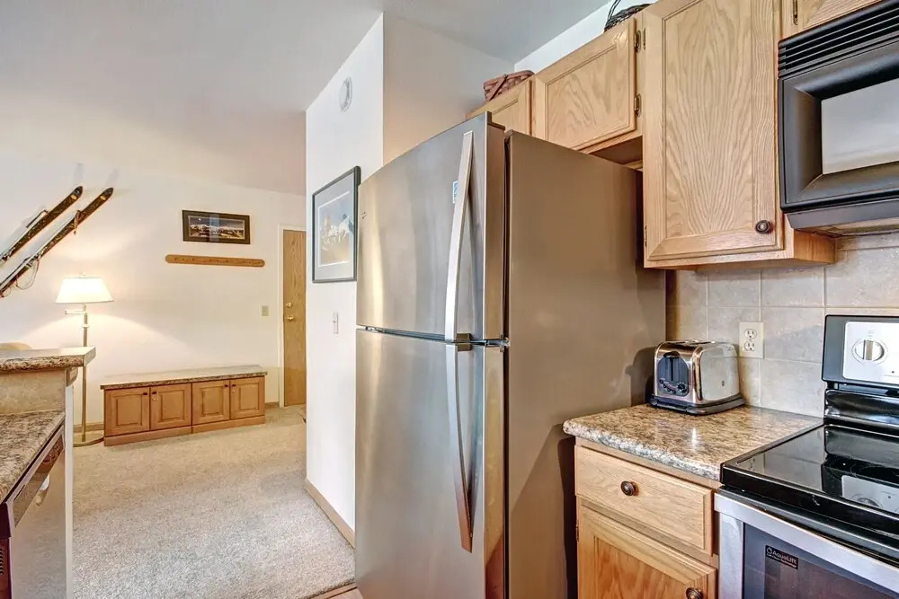 Quaint Winter Hideaway Sleeps 6- Across From Vibrant Main St 2 Bedroom Condo by RedAwning