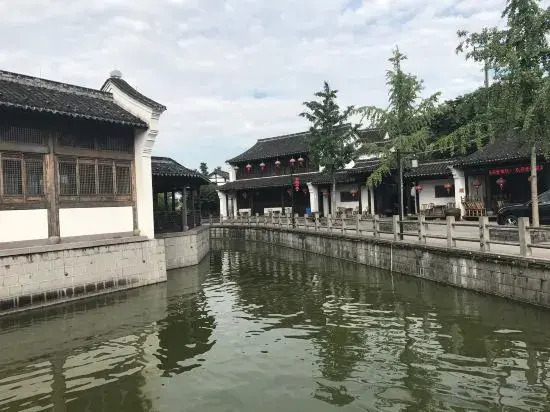 Ningbo Qianwan New Zone Haiyue Huantu NANYUAN INN Hotel (Dazhong Square)