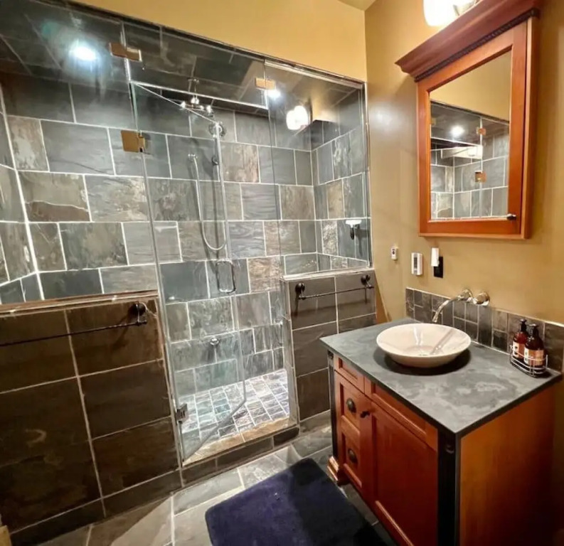 Luxury Log Chalet | Pool + Private HotTub | Ski In/Out | Overlooking Greywolf GC