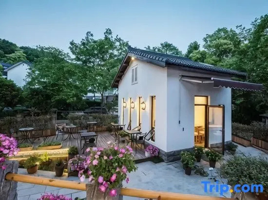 Zhongling Waterfront Camping Hot Spring Holiday Meisu (West Lake Lingyin Scenic Area Branch)