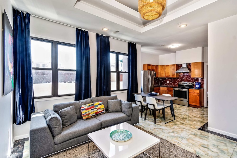 Retreat in a Stylish 2BD Apartment in the Heart of the City