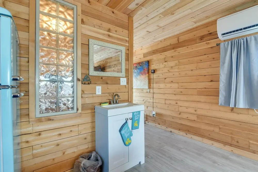 1 Mi to Ocean: Colorful Freeport Beach Rental!