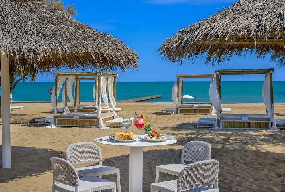 Pareus Beach Resort