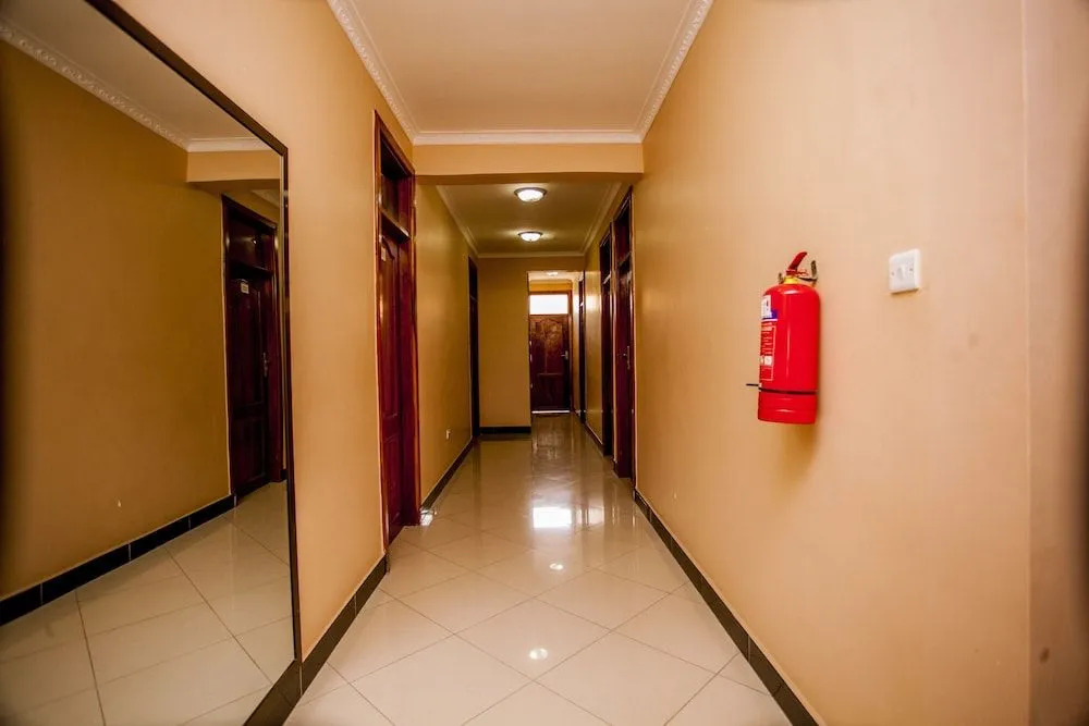 B10 Airport Lodge