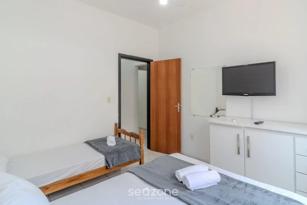 Casa 600m da Praia Central c/ garagem 3 qts NRR128