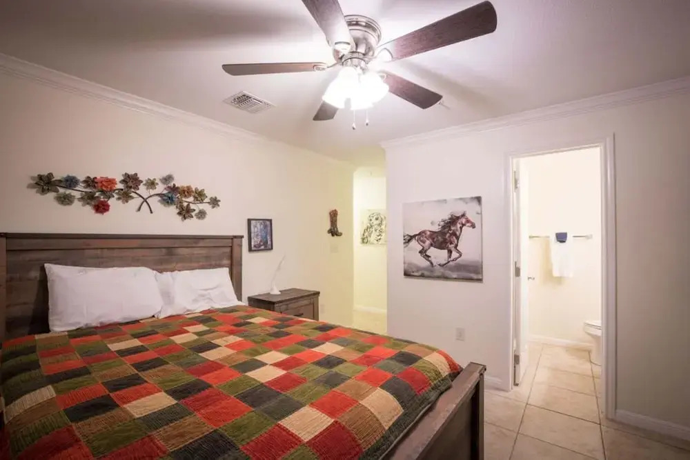 Waterwheel Hideaway - Cozy Condo for 6 With Resort-style Amenities