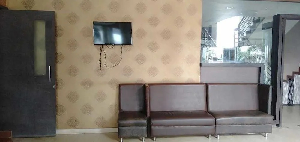 Iroomz Shivaratna Palace