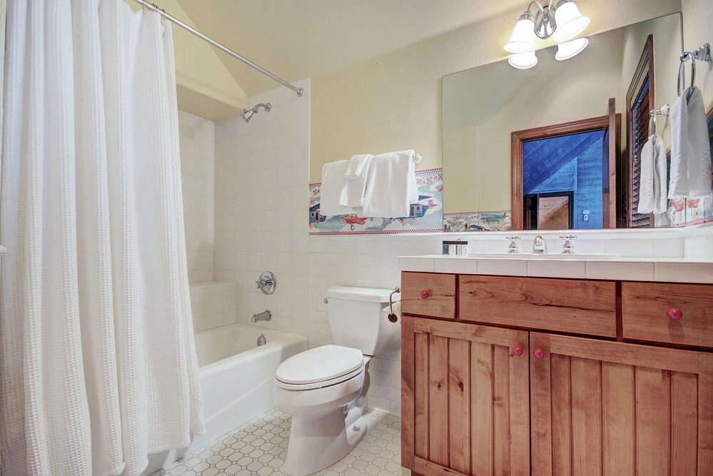 Ten Mile Estate 4 Bedrooms 4.5 Bathrooms Home