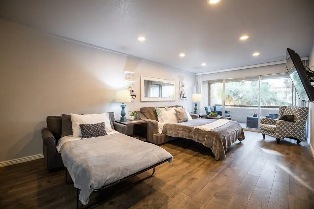 Scottsdale Camelback Rd 1 Bedroom Condo by RedAwning