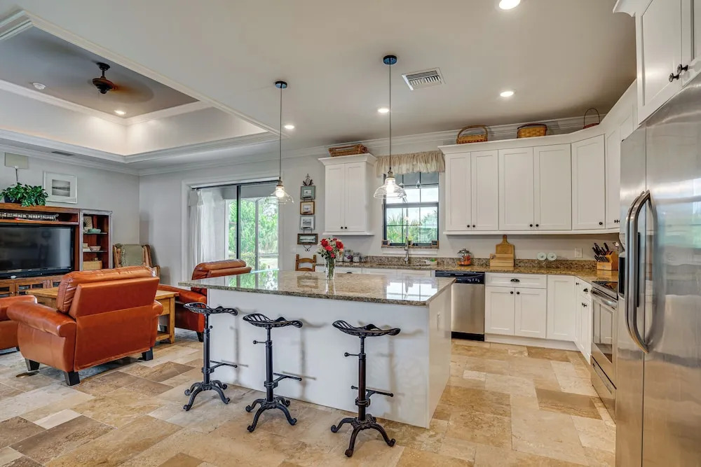 Punta Gorda Home: Great for Nurses & Professionals