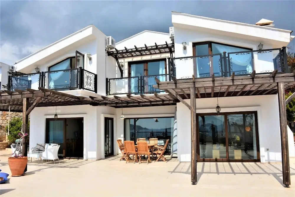 Villa Yellow
