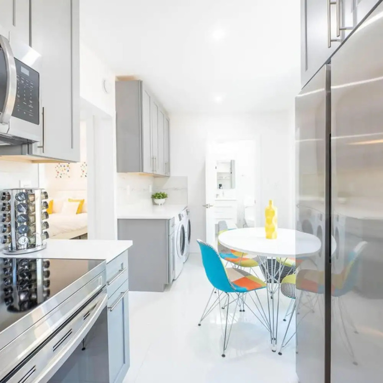 Uhost AI 1B Retreat Fully Equipped w Patio