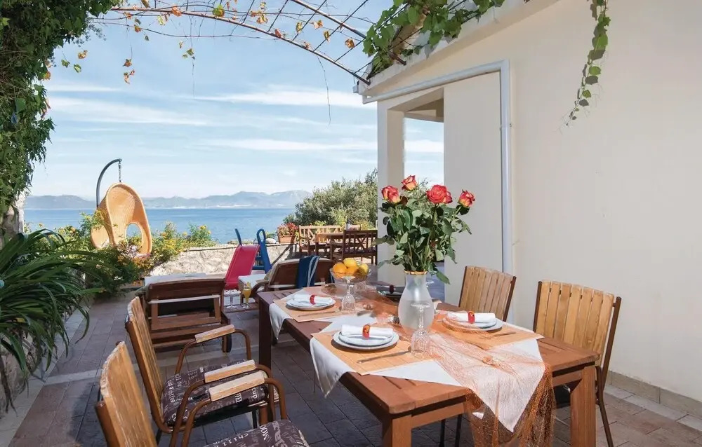 Stunning Home in Crkvice With Wifi and 3 Bedrooms