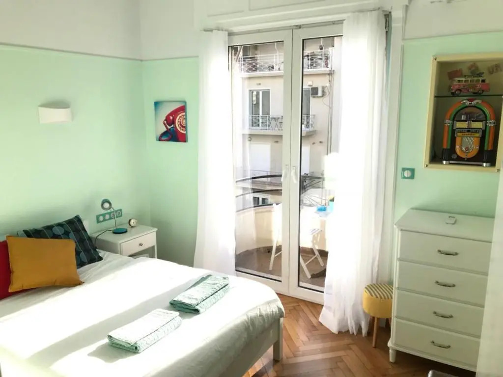 Spacious & Sunny Kolonaki Apt 5 mins metro/ACx3/1.5 BT