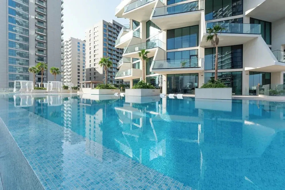 Luxury Sky Retreat w Private Pool -JVC