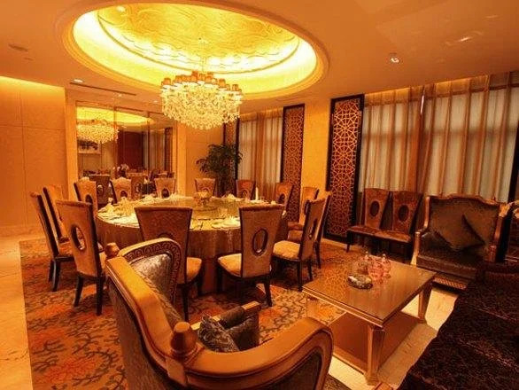 Holiday Hotel