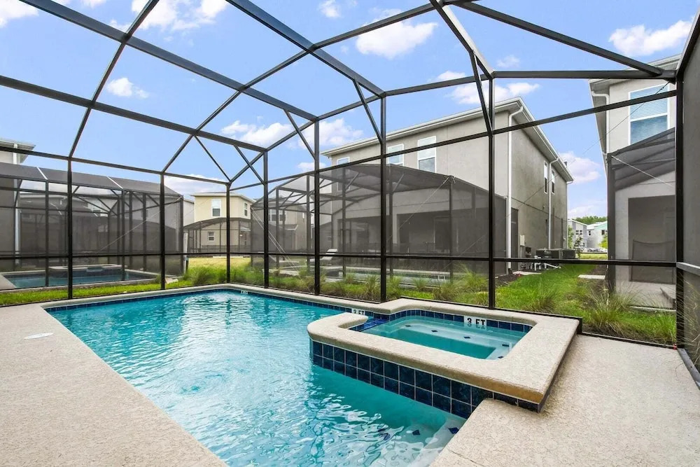 Home Away From Home! 6br, 5.5 BA