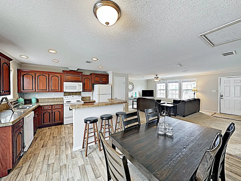 New Listing! Beachside - Walk To Waves 3 Bedroom Home