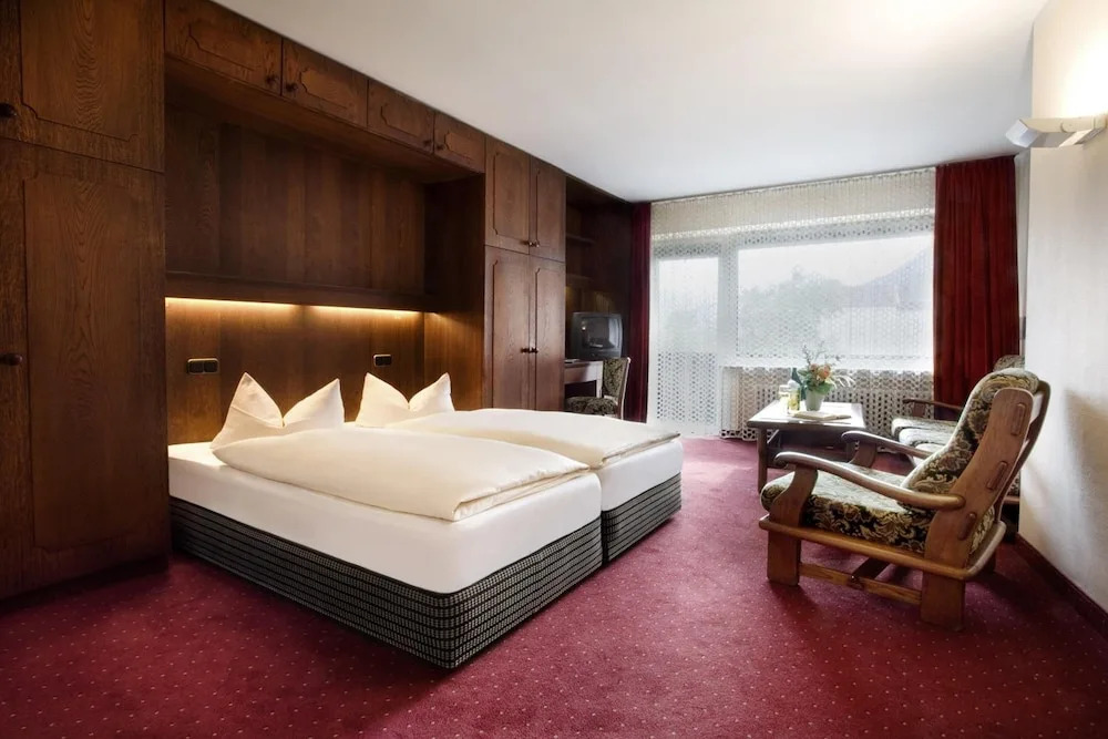 Post-Hotel