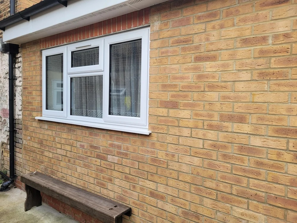 Lovely 2-bed Fully Refurbished House in London