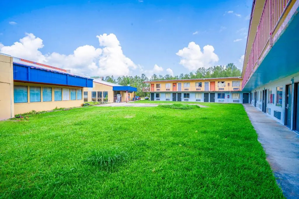 Economy Inn Livingston By OYO TX US 59