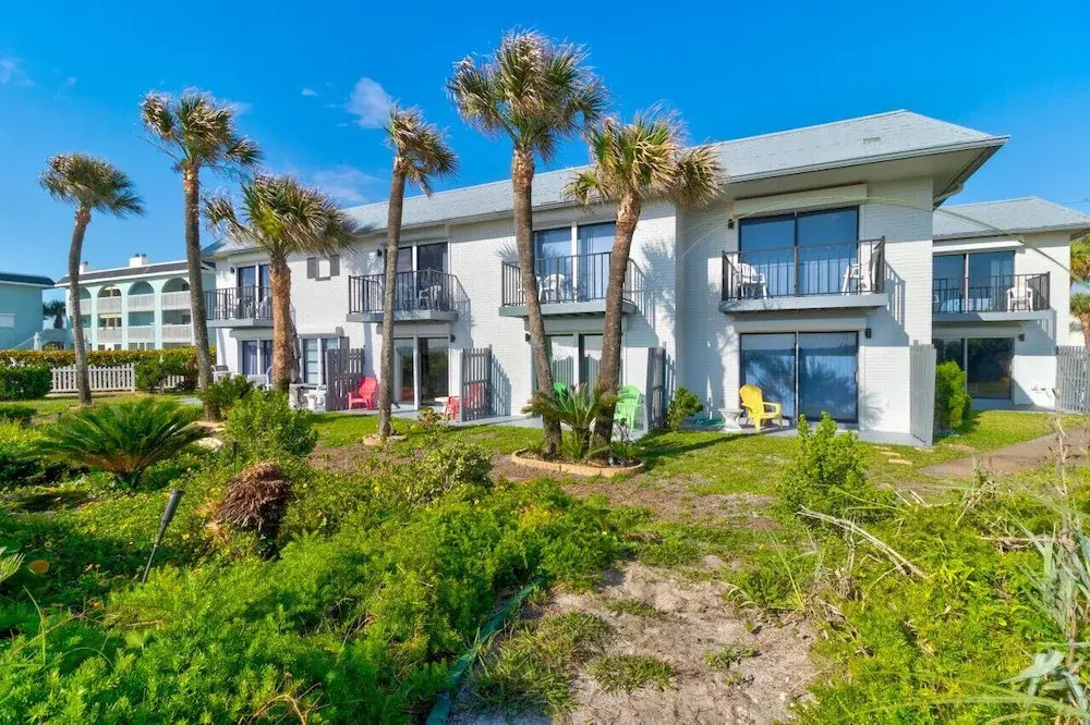 Yellow Sunshine Oceanfront Townhouse, Private Balcony Unit #2