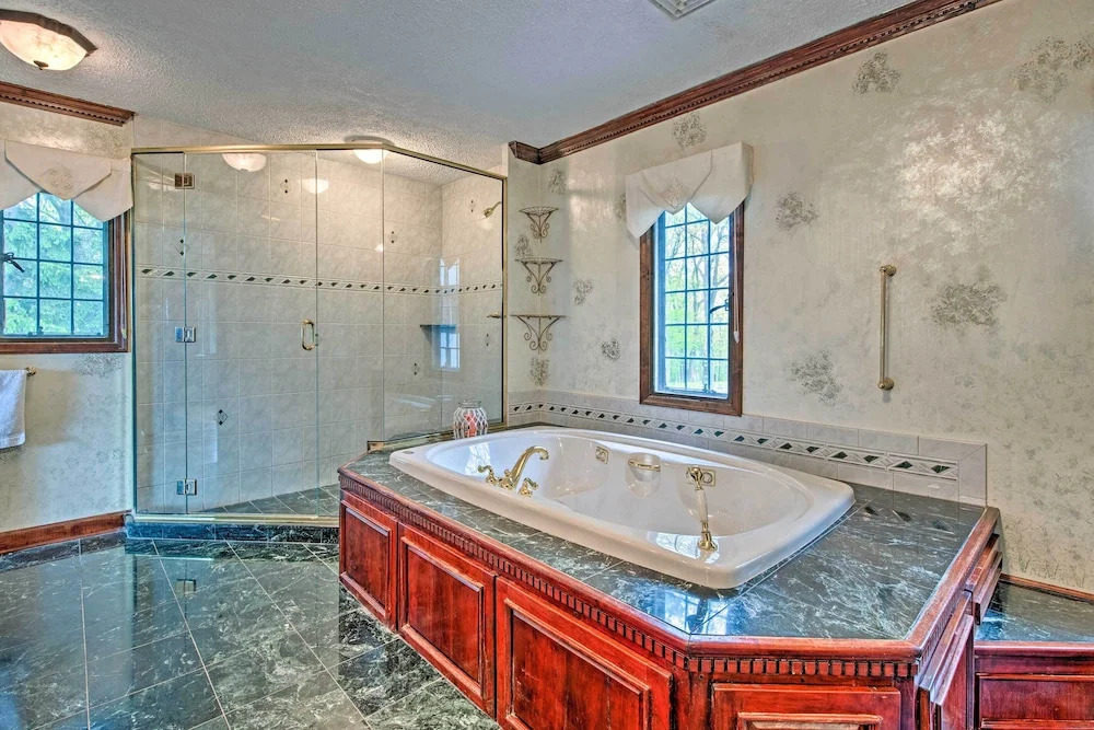 Hot Tub & Mtn Views: Expansive Hazleton Retreat