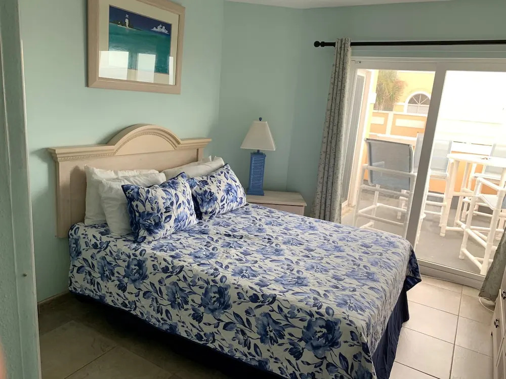 Royal Mansions Resort