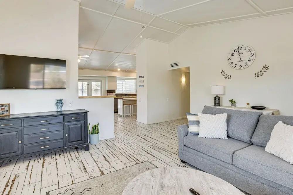 Welcoming Group Getaway w/ Pool & Patio in Peoria!