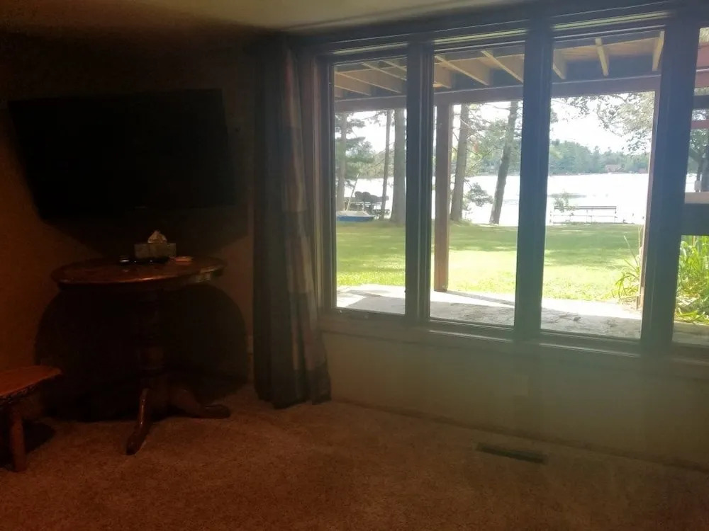 Mercer Lake Resort- Musky Lodge 6 Bedroom Condo