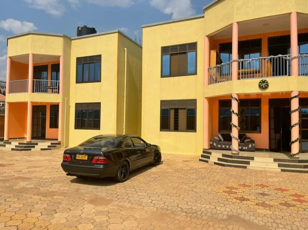 The Mugabi's Spacious Private Room