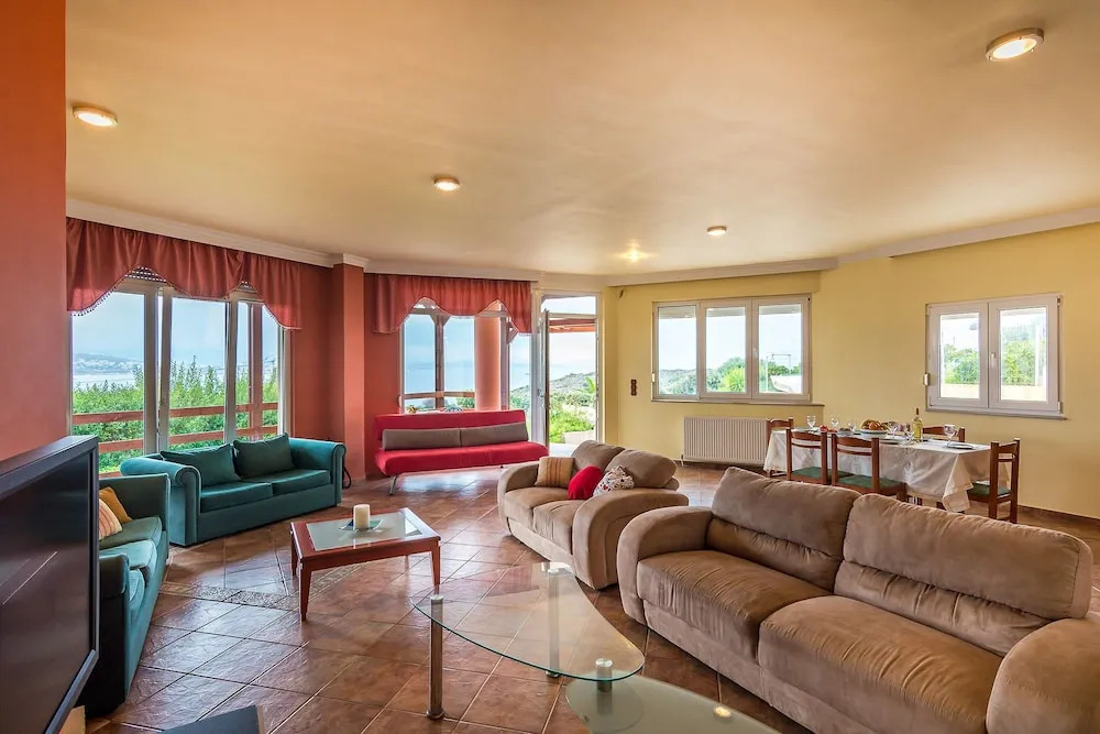 Villa Helen 200m from the beach in Tersanas BY APOKORONAS-VILLAS
