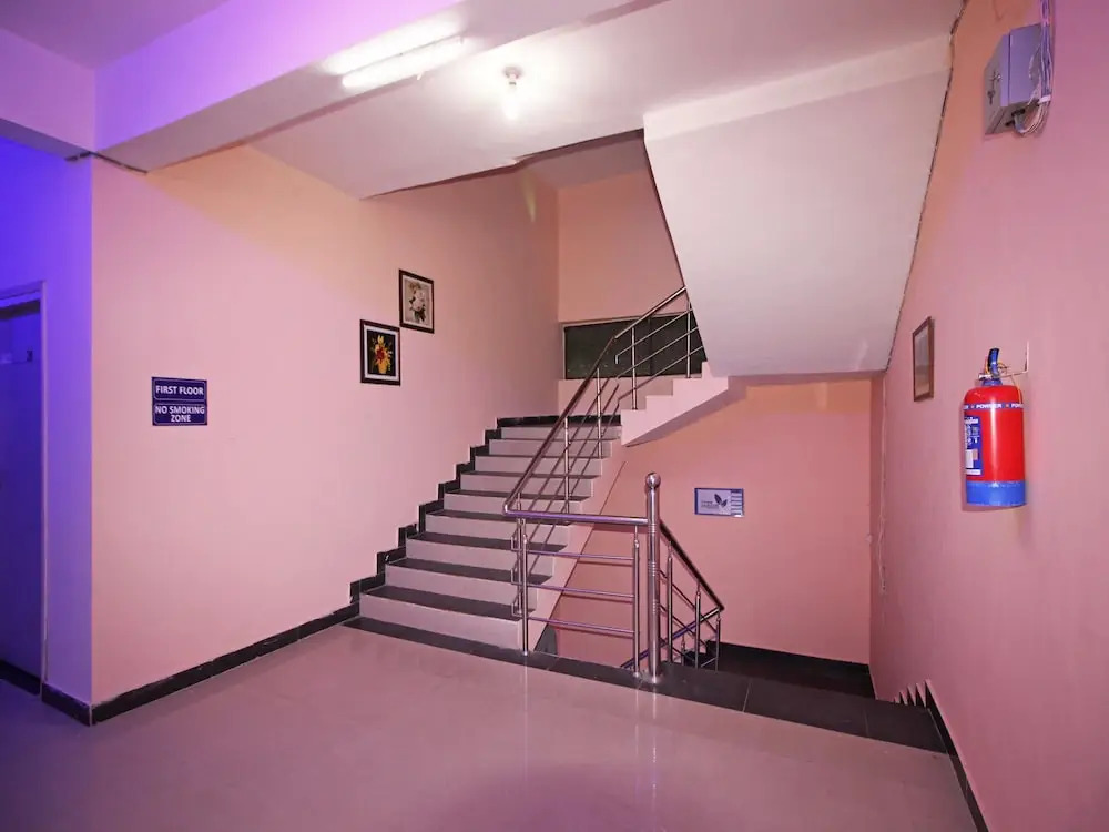 OYO Flagship 5175 Hotel Rama Blue Point
