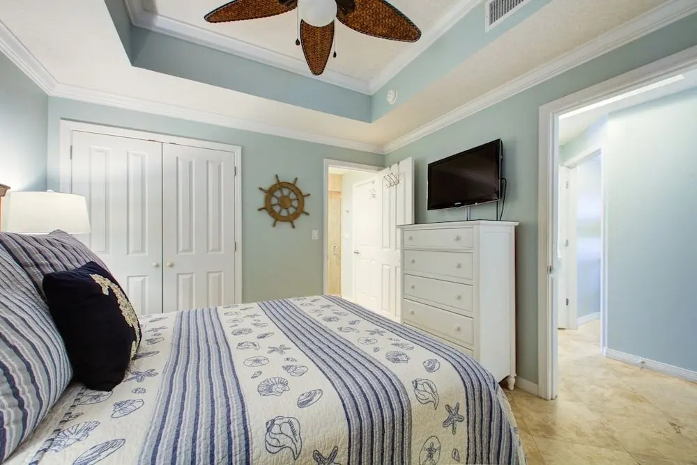 Gulfside 402 - 3 Br condo by RedAwning